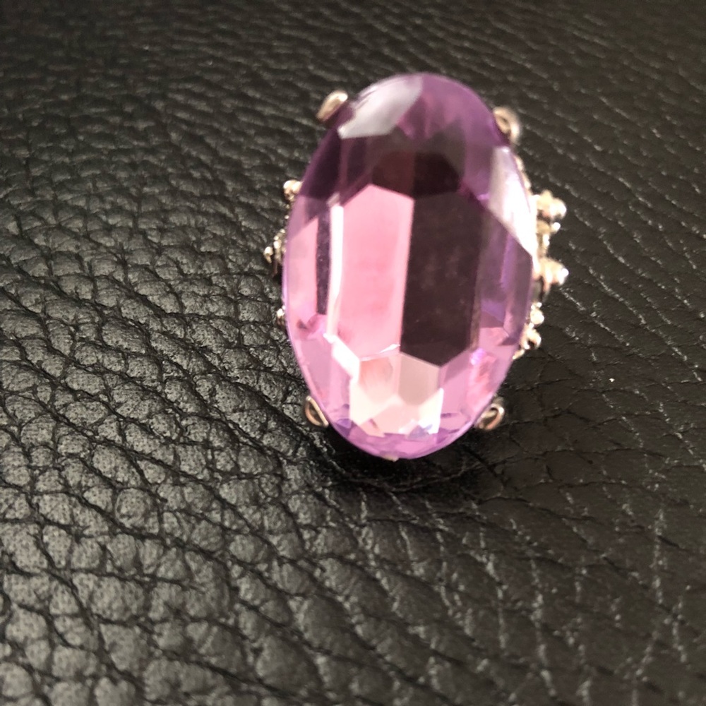 Sassy light lilac ring
